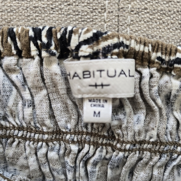 Habitual White, Brown, Black Print Women's Smocked Top Sz Medium - Picture 4 of 8